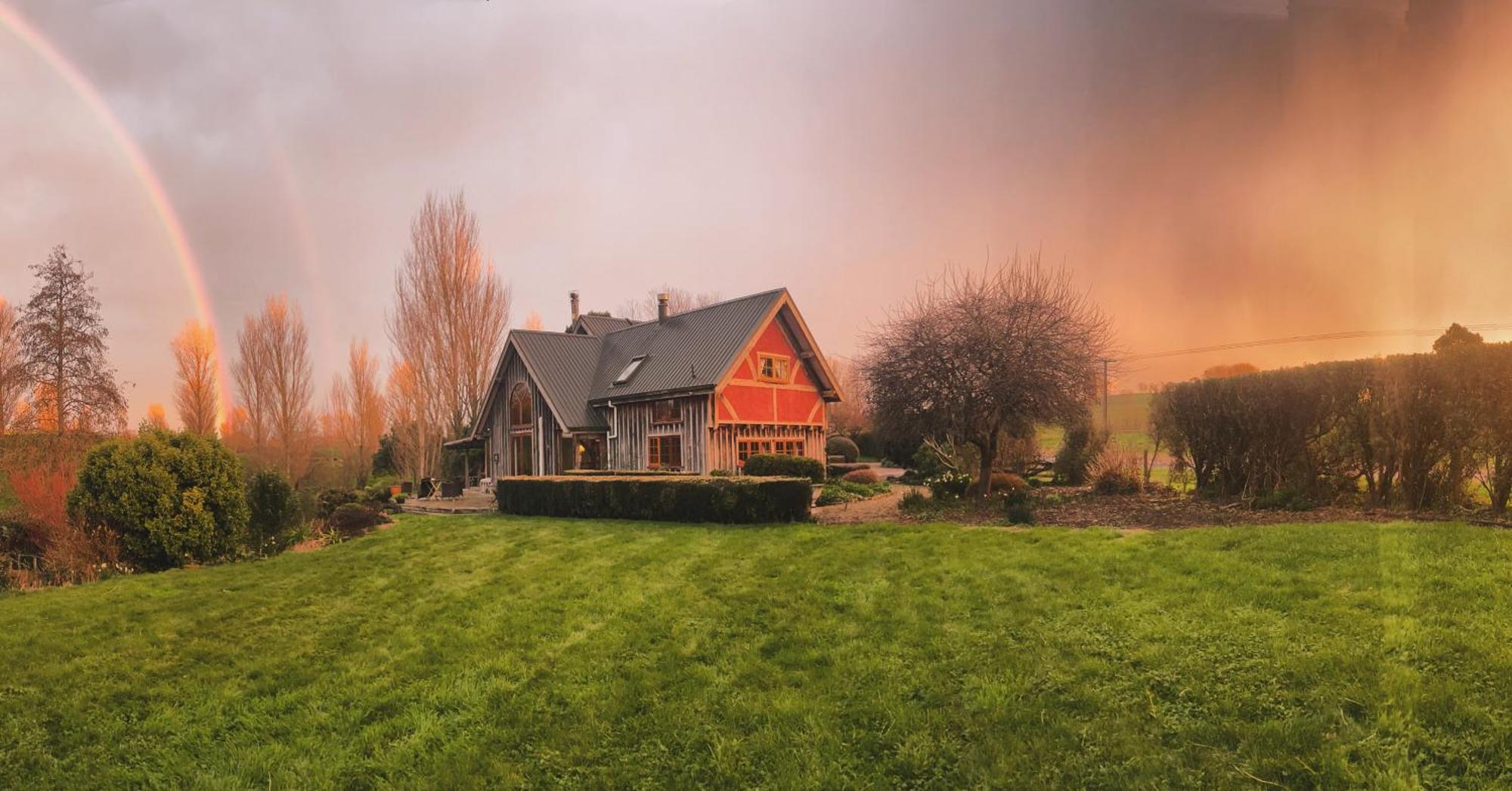 Walton Streamside Country Manor Bed & Breakfast エクステリア 写真